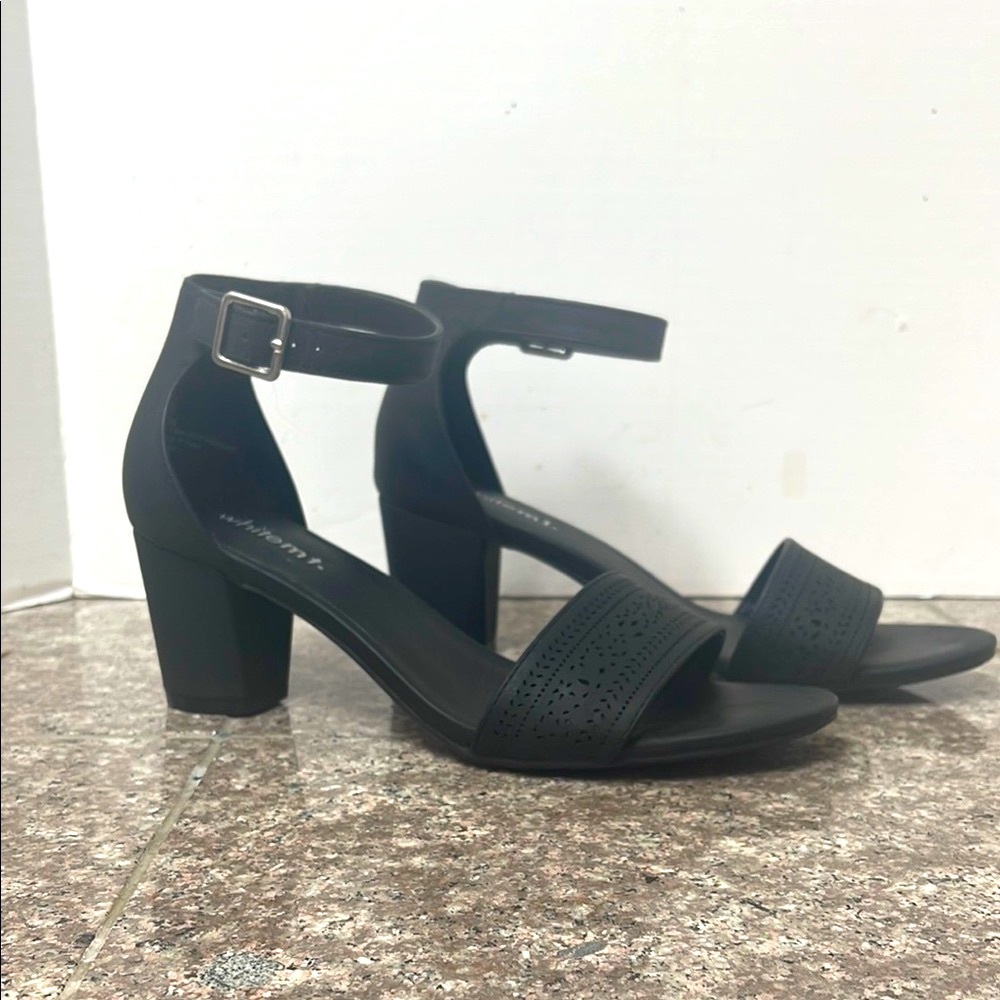 White Mountain W sz9 Black Block Heel Sandals
